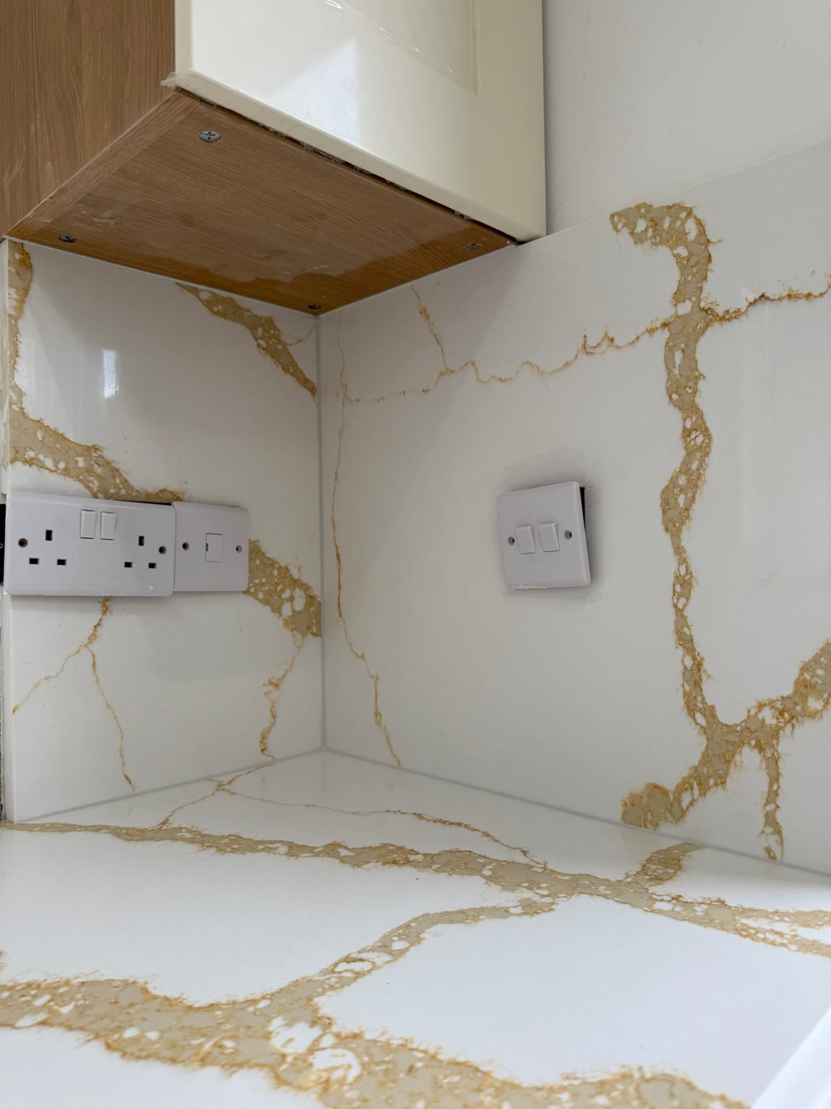 Calacatta Gold — narożnik blatu